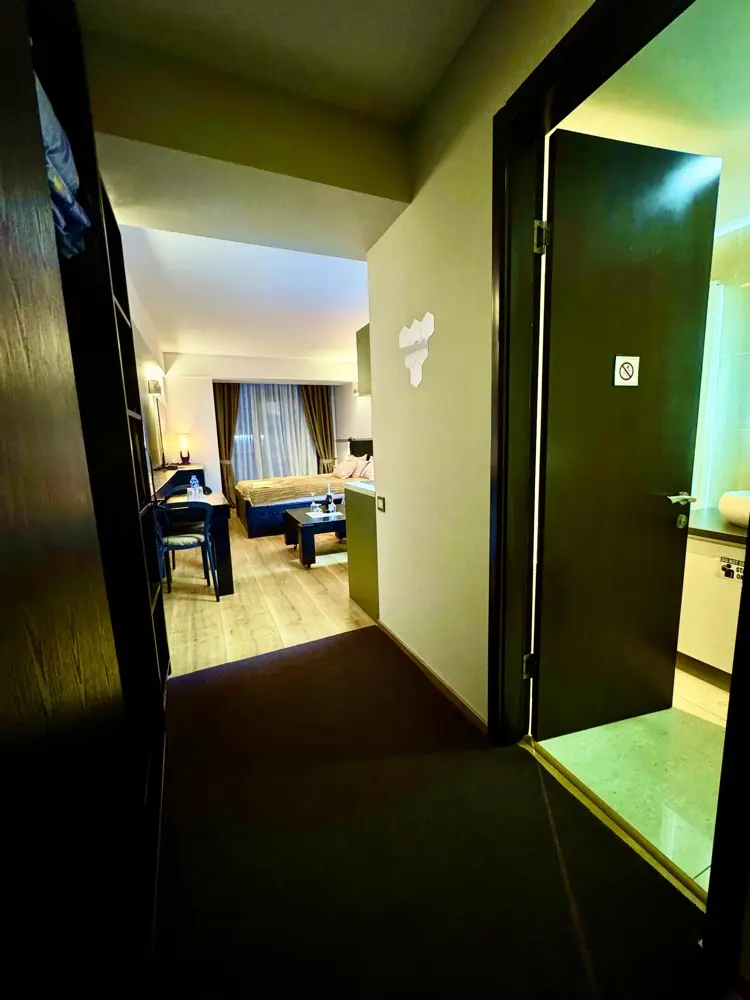 Apartment 327 photo 16